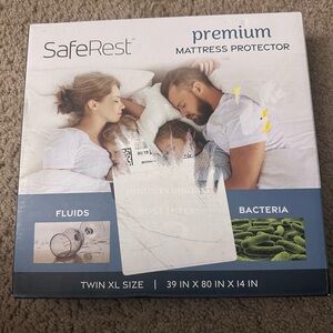New Premium Mattress Protector - White